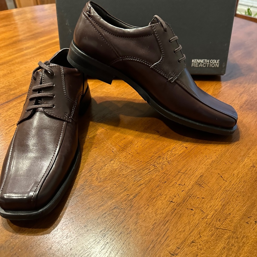 Men’s Kenneth Cole Brown dress shoes.  Size 8
